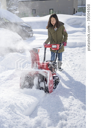 Snow removal work 39504808