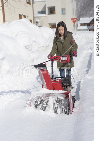 Snow removal work 39504828