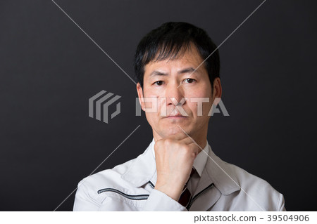 中年男子（工作服） 39504906