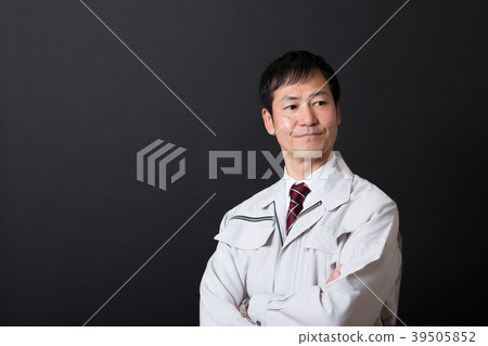 Middle men (work clothes) 39505852
