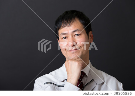 中年男子（工作服） 39505886