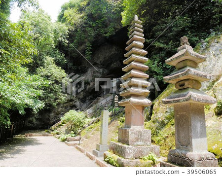 Entrance to the majestic cave Miyamoto Musashi's cave in Kumamoto Entrance to the majestic cave Miyamoto Musashi's cave in Kumamoto 39506065