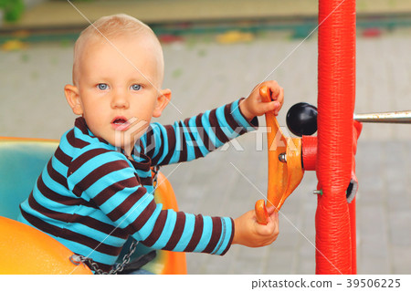 boy childrens attraction wheel mouth open 39506225
