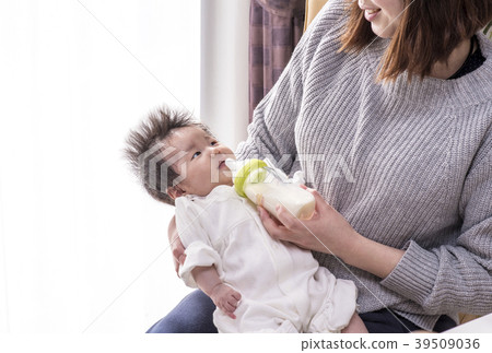 Baby drinking milk with smile 39509036