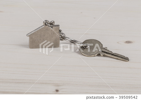key with home shaped keyring key with home shaped keyring 39509542
