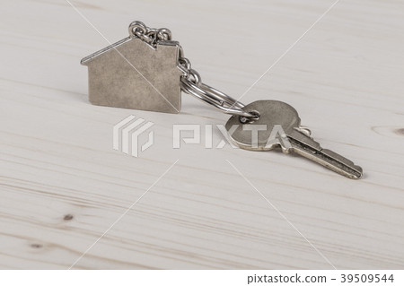 key with home shaped keyring key with home shaped keyring 39509544