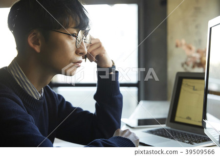 Businessman stock trading 39509566