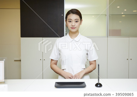 Women working at the hospital reception Women working at the hospital reception 39509865