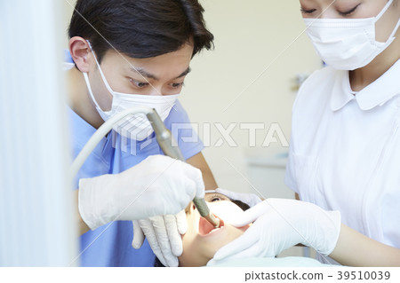 Dentist treatment 39510039