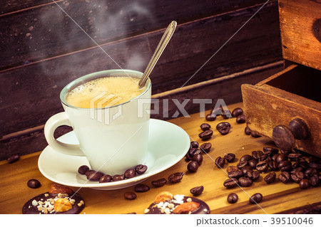Hot coffee cup in pretty vintage wooden decoration Hot coffee cup in pretty vintage wooden decoration 39510046