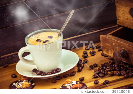 Hot coffee cup in pretty vintage wooden decoration 39510048