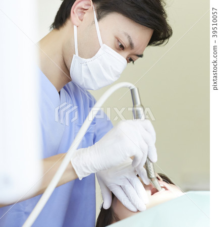Dentist treatment 39510057