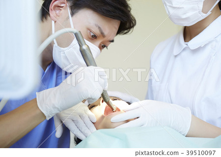 Dentist treatment Dentist treatment 39510097