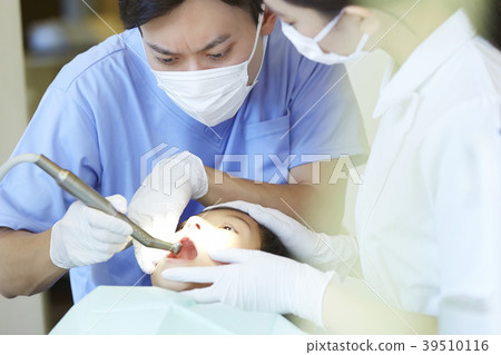 Dentist treatment Dentist treatment 39510116