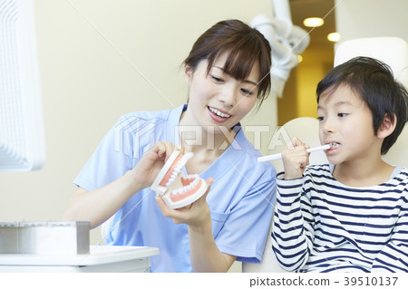 Dental brushing instructions for dentists 39510137