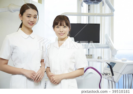 Woman working at dentist 39510181
