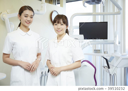 在牙醫工作的女人 在牙醫工作的女人 39510232