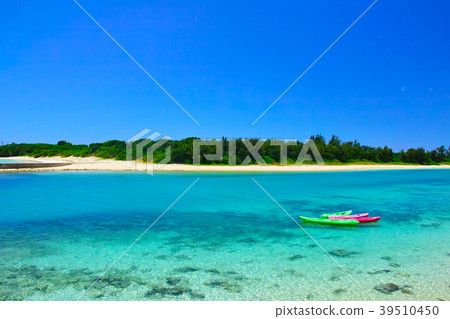 Miyakojima in midsummer. Waterway landscape between Irabujima and Shikishima 39510450