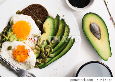 sandwich with fresh vegetables, avocado, hard 39513258