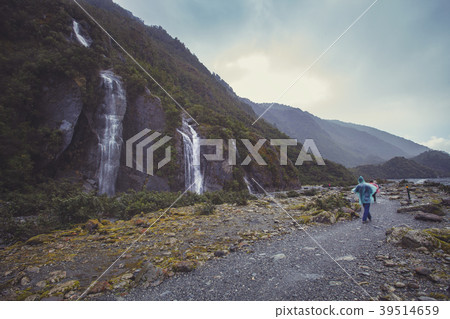 tourist walking on trail to franz josef glacier 39514659