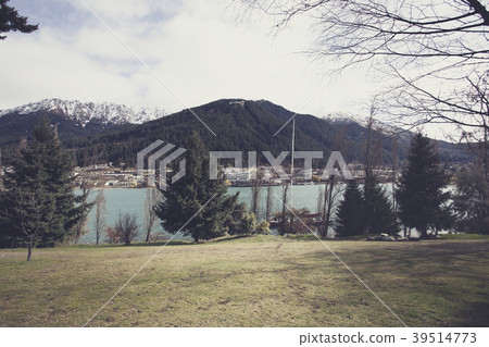 lake wakatipu queenstown new zealand lake wakatipu queenstown new zealand 39514773