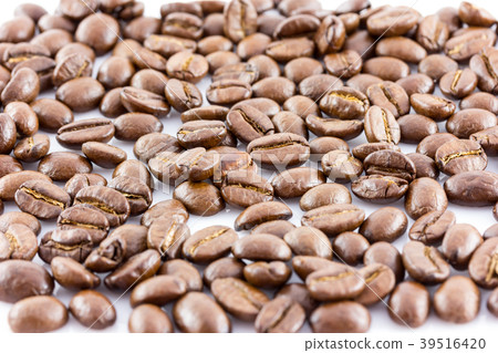 coffee beans isolate on white background 39516420