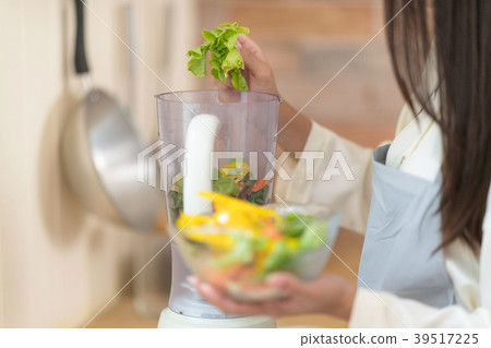 Woman Prepare to Spin vegetable juice for husband. 39517225