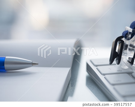 Business image, keyboard, ID card, memo 39517557