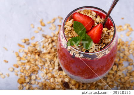 Chia strawberry pudding 39518155