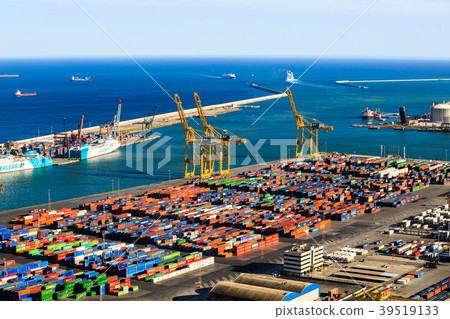 Panoramic view of the cargo port in Barcelona 39519133