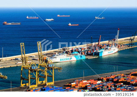 Panoramic view of the cargo port in Barcelona 39519134