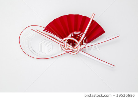 Mizuhiki Kohaku Folding Fan (paper strings tied around a wrapped gift) Mizuhiki Kohaku Folding Fan (paper strings tied around a wrapped gift) 39526686