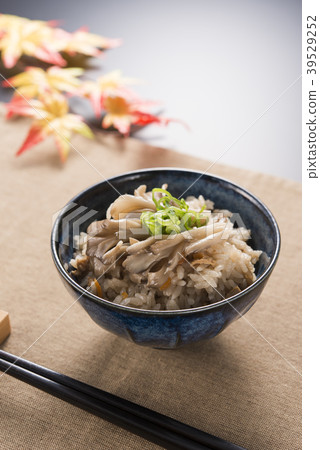 Maiko的煮熟的米飯 39529252