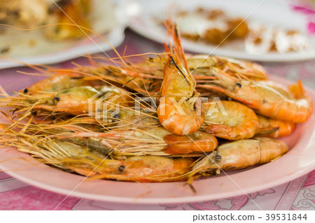 Fresh shrimp from the river Bring to grilled 39531844