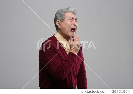 Asian man's facial expression, senior, middle-aged, senior, close-up, health, impression, emotion 39531964