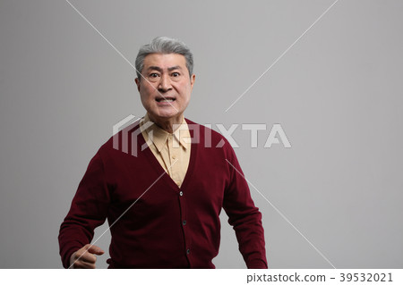 亞洲人的面部表情，資深，中年，資深，特寫鏡頭，健康，印象，情感 39532021