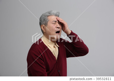 亞洲人的面部表情,資深,中年,資深,特寫鏡頭,健康,印象,情感 亞洲人的面部表情,資深,中年,資深,特寫鏡頭,健康,印象,情感 39532811