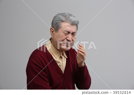 Asian man's facial expression, senior, middle-aged, senior, close-up, health, impression, emotion 39532814