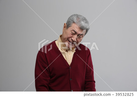 Asian man's facial expression, senior, middle-aged, senior, close-up, health, impression, emotion 39532825