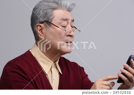 亞洲人的面部表情，資深，中年，資深，特寫鏡頭，健康，印象，情感 39532838