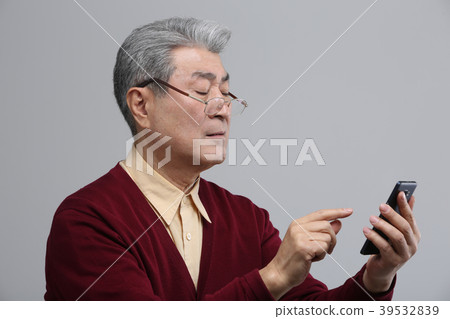 亞洲人的面部表情，資深，中年，資深，特寫鏡頭，健康，印象，情感 39532839