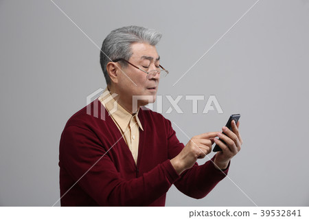 亞洲人的面部表情，資深，中年，資深，特寫鏡頭，健康，印象，情感 39532841