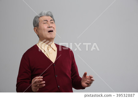 亞洲人的面部表情，資深，中年，資深，特寫鏡頭，健康，印象，情感 39532887