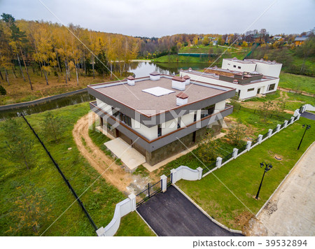 Modern country houses under construction Modern country houses under construction 39532894