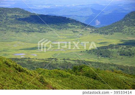 Amaryunuma停泊和從Minami-Hatsumandake看見的周圍的山 Amaryunuma停泊和從Minami-Hatsumandake看見的周圍的山 39533414