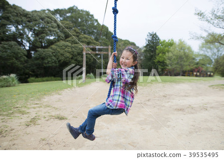 女孩玩泰山繩 39535495