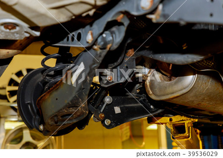 car with removed wheel Brakes and suspension 39536029