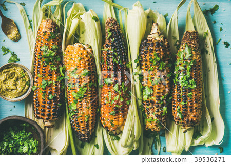 Flat-lay of grilled sweet corn with spices Flat-lay of grilled sweet corn with spices 39536271