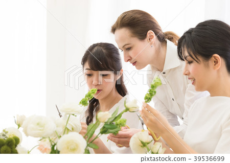 女性的生活方式插花 39536699