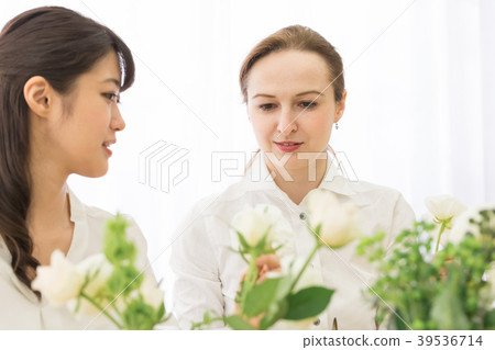 女性的生活方式插花 39536714
